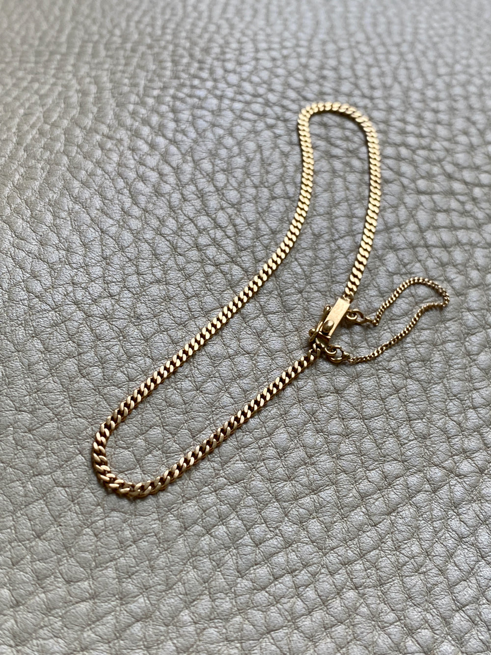 1942 Vintage 18k gold skinny curb bracelet -  7.5 inch length