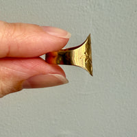 Vintage Cigar Band Ring in 18k Gold - size 7.5 approximately