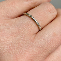 18k White Gold Vintage Wedding Band with Etched Continuous Wraparound Pattern - size 6.25