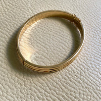 Made in 1952 - 18k gold hinged bangle with ridged hemispheres