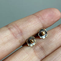 So GOOD!! - 18k gold vintage faceted dome earrings with flower form post caps