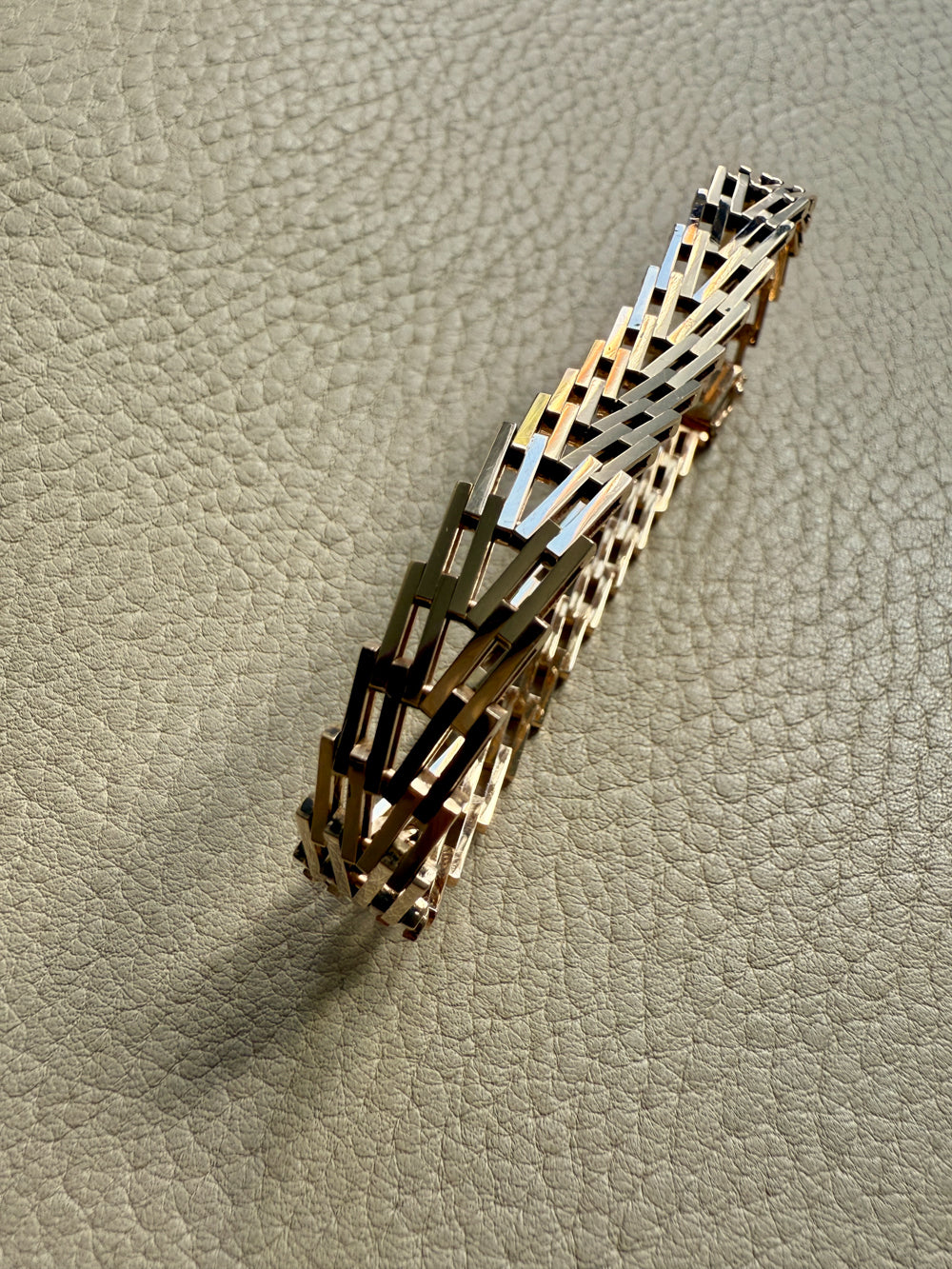 Vintage Scandinavian V Link Bracelet in 14k Gold Signed SV Glymerrs - 7.4 inch length