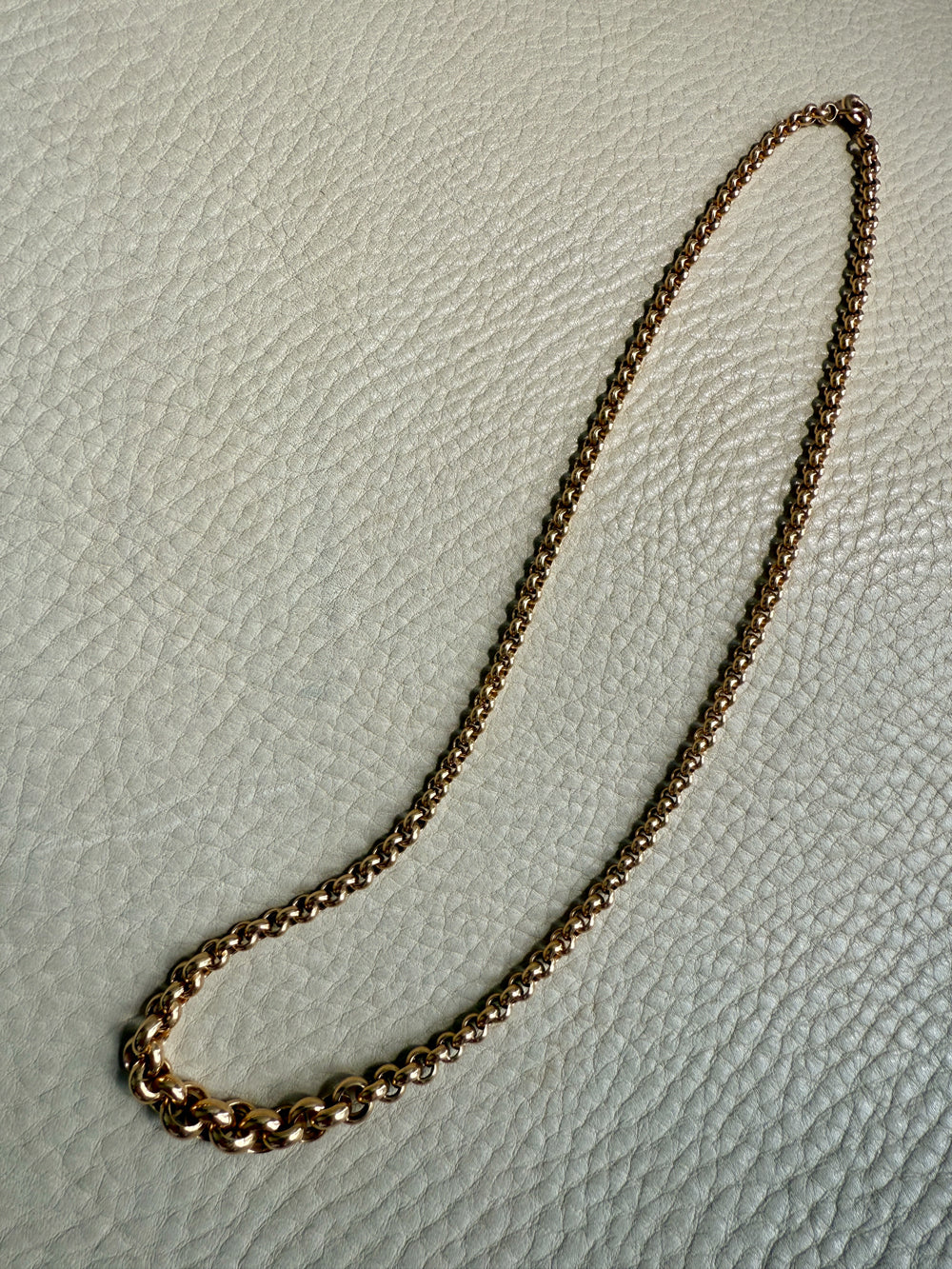 1950s era Vintage Graduated Width Rolo Link Necklace in 18k Gold - 17.75 inch length