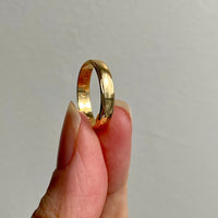 Sparkle scalloped edge 18k gold band ring from Ostersund, Sweden - size 6.5