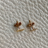 Square hand engraved earrings with 4 petal flower motif in 18k gold