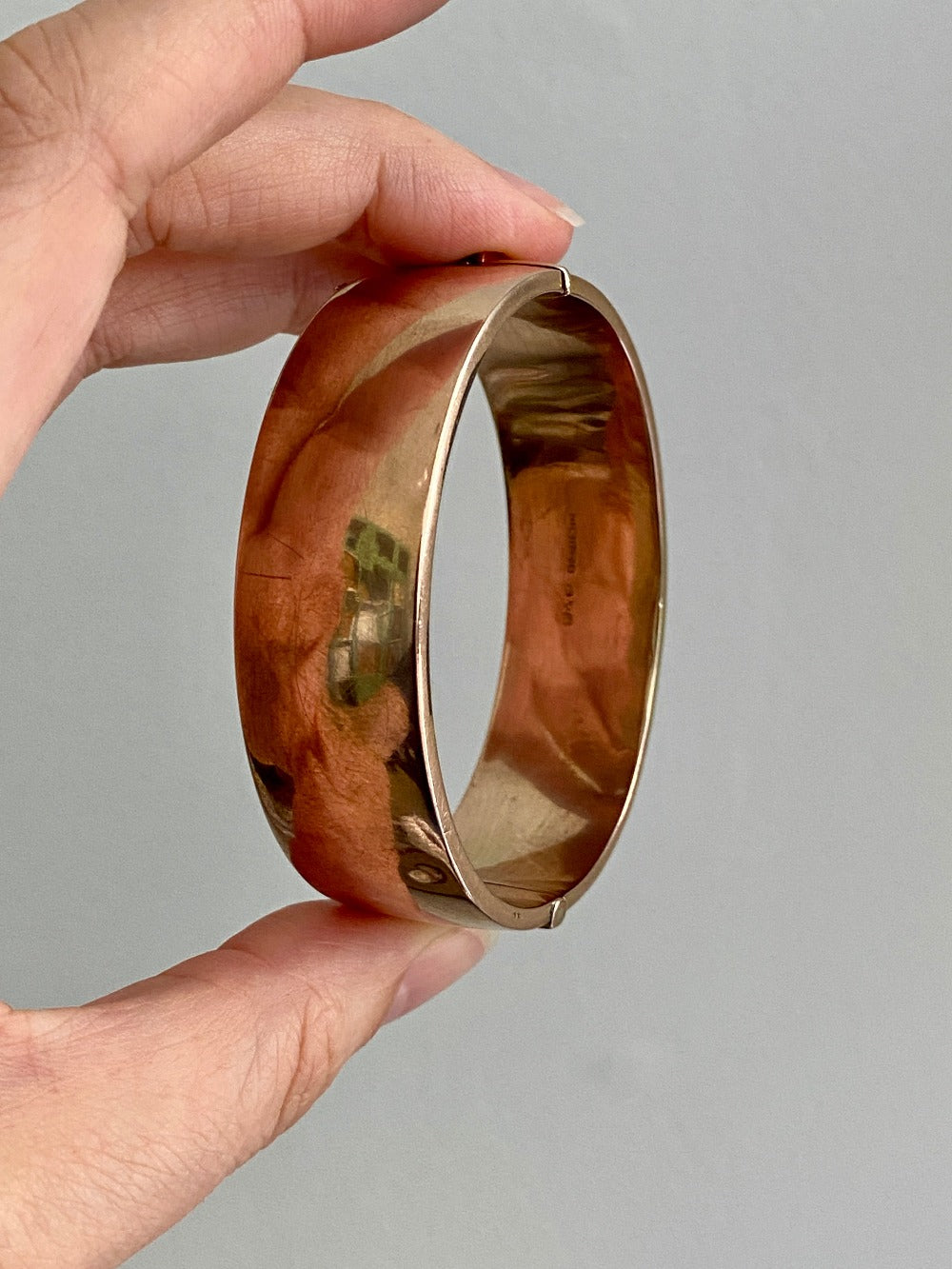 Antique floral engraved wide hinged 9k bangle - Birmingham, England