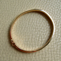 1950s era 18k Gold Hinged Bangle Bracelet – 7.25 Inch Interior Circumference