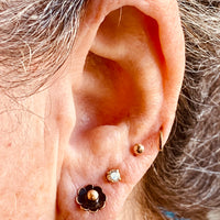 So GOOD!! - 18k gold vintage faceted dome earrings with flower form post caps