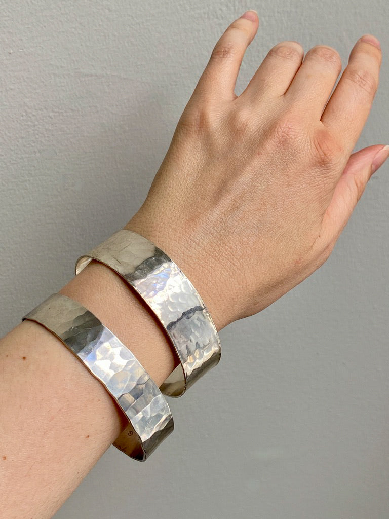 1975 Extra wide heavy hammered texture silver bangle by NOKO - size 8.1 inch