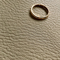 Vintage 1984 Swedish gold band ring with 3 starburst set diamonds - 18k gold - size 6.5