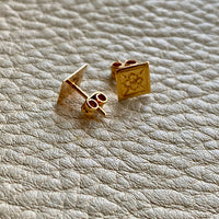 Square hand engraved earrings with 4 petal flower motif in 18k gold