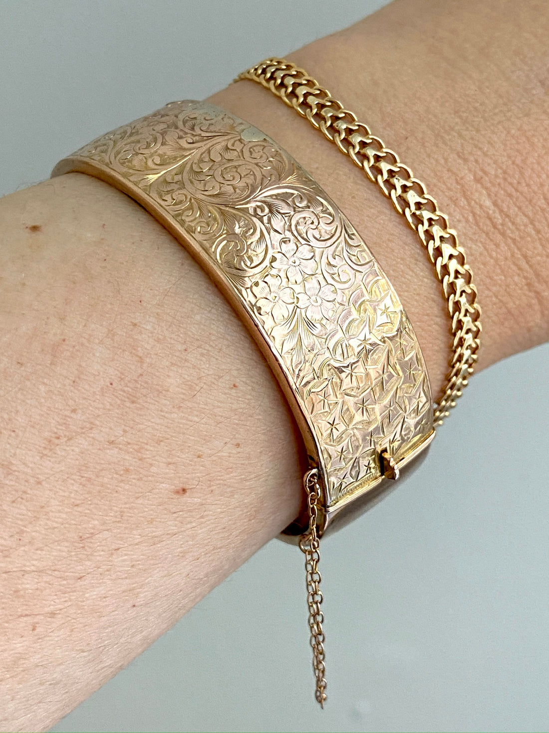 Antique floral engraved wide hinged 9k bangle - Birmingham, England