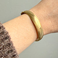 18k Gold Italian Midcentury Hinged bangle - 6.9 inch interior circumference