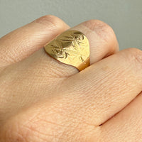 Vintage Cigar Band Ring in 18k Gold - size 7.5 approximately