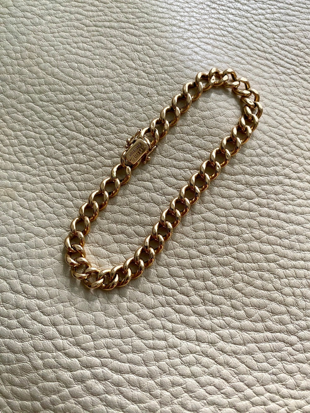 1932 Puffed curb link bracelet in 18k gold - by Gustaf Möllenborg - 8.25inch length