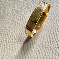 1962 Wide Hinged Bangle in 18k gold - Etched Curls Pattern - Stockholm, Sweden - 7 inch interior
