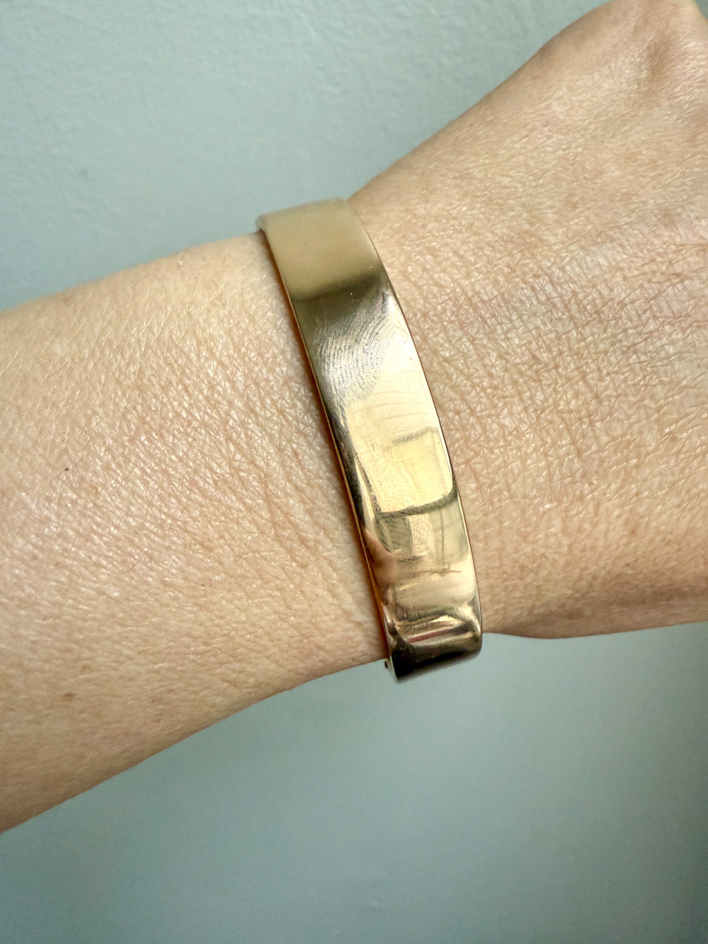 SUBLIME Midcentury Era Smooth 11.5mm Wide 18k gold Hinged Bangle - 7.25 inch interior circumference