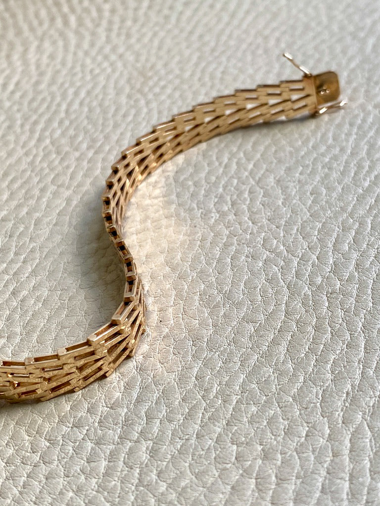 Vintage Scandinavian V Link Bracelet in 14k Gold Signed SV Glymerrs - 7.4 inch length
