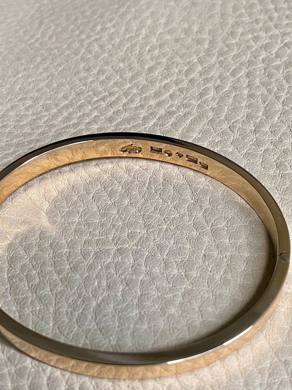 1940s era Modernist Swedish 18k Gold Hinged Bangle - maker Stigbert - 6.8 inch