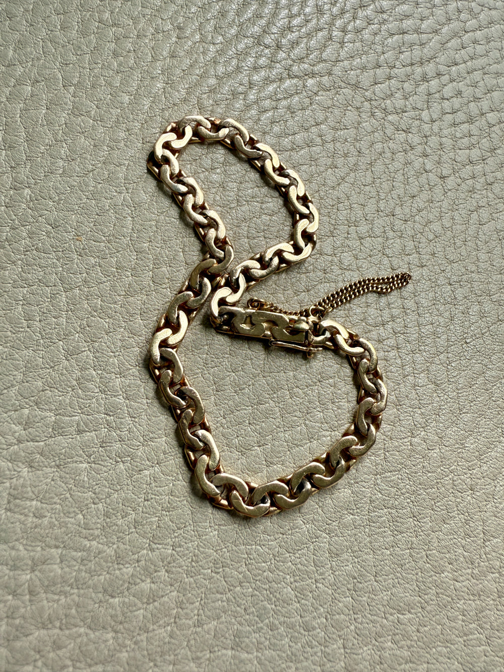 1931 Vintage Swedish Virola Link Bracelet in 18k gold - 7 inch length