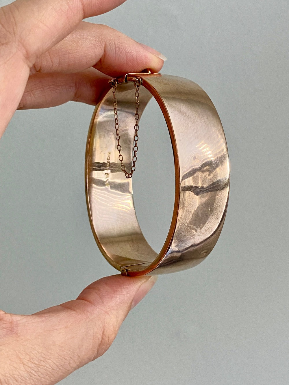 Antique floral engraved wide hinged 9k bangle - Birmingham, England