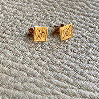 Square hand engraved earrings with 4 petal flower motif in 18k gold
