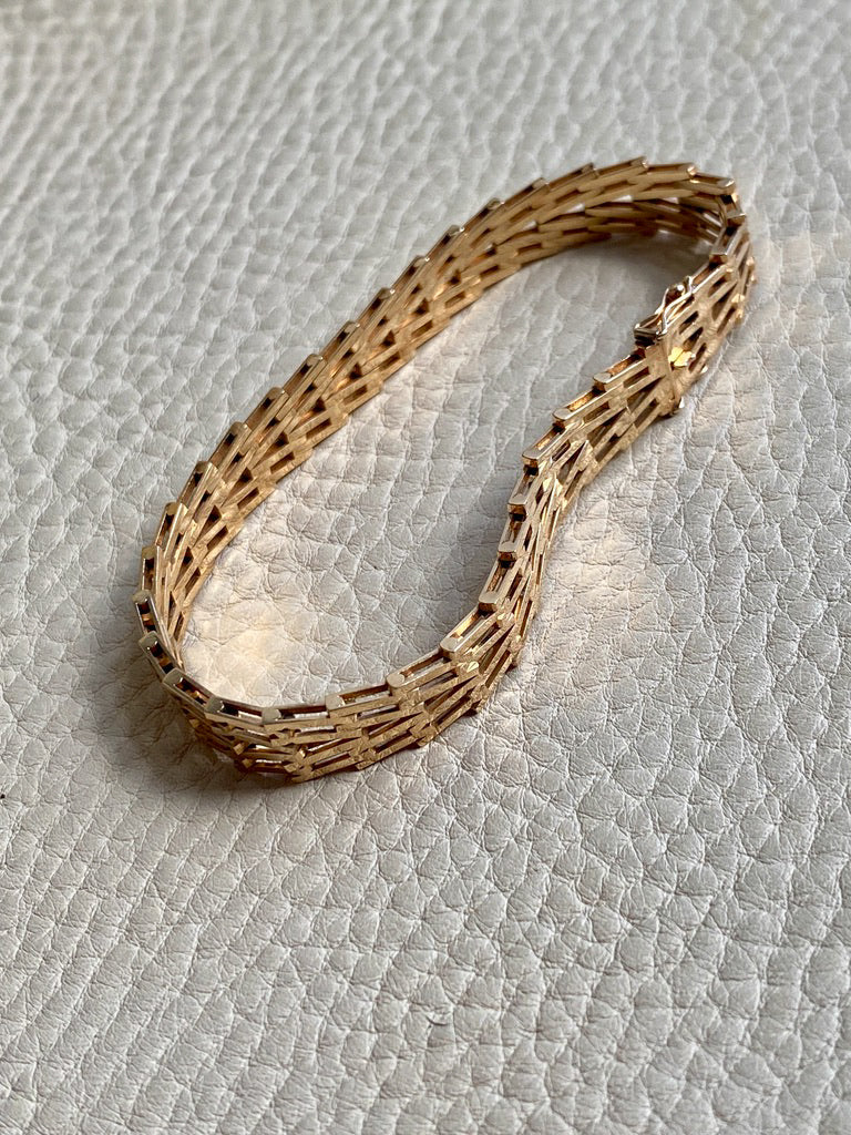 Vintage Scandinavian V Link Bracelet in 14k Gold Signed SV Glymerrs - 7.4 inch length