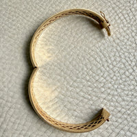 18k Gold Italian Midcentury Hinged bangle - 6.9 inch interior circumference