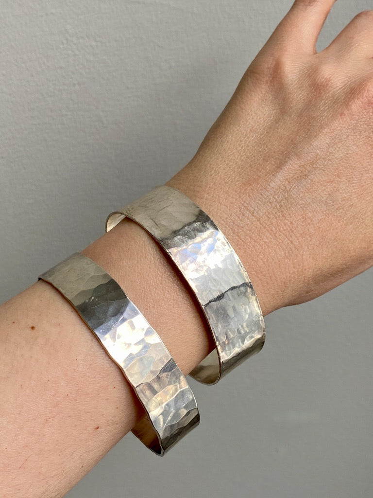 1975 Extra wide heavy hammered texture silver bangle by NOKO - size 8.1 inch
