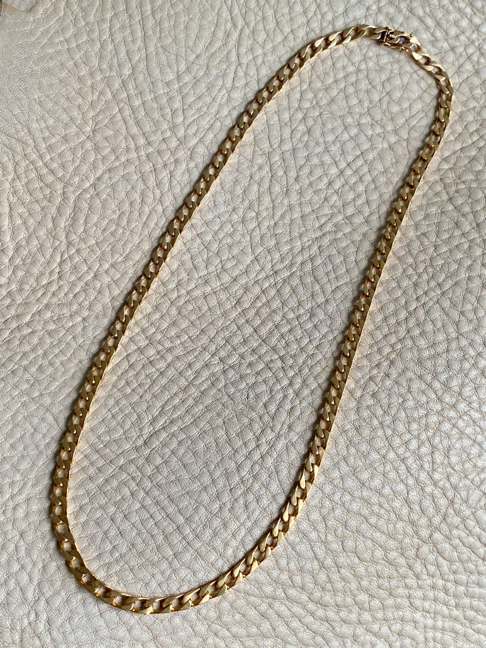 DELICIOUS! Heavy square curb link necklace in solid 18k gold - 21