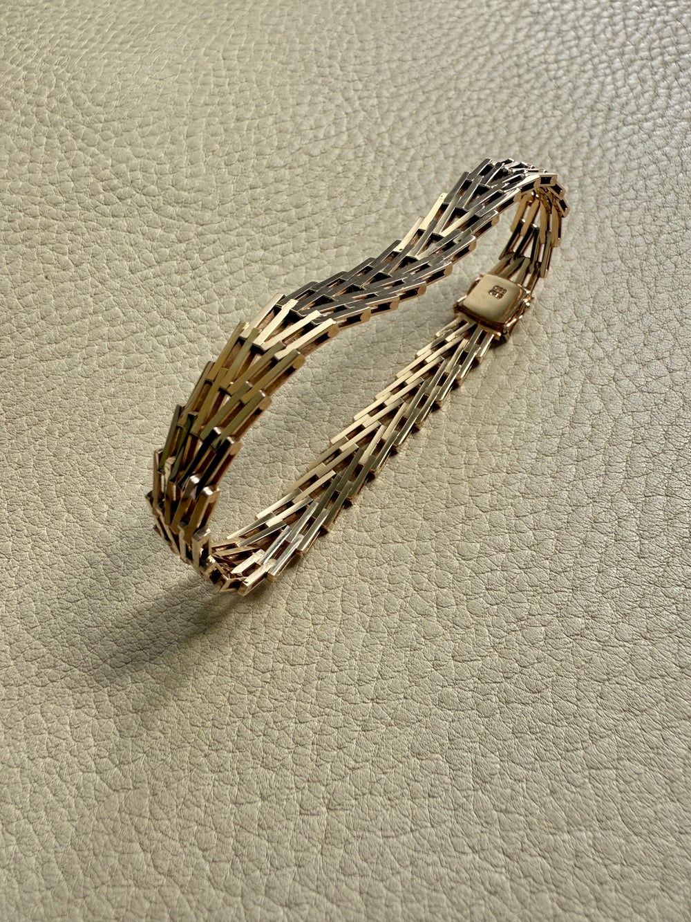 Vintage Scandinavian V Link Bracelet in 14k Gold Signed SV Glymerrs - 7.4 inch length