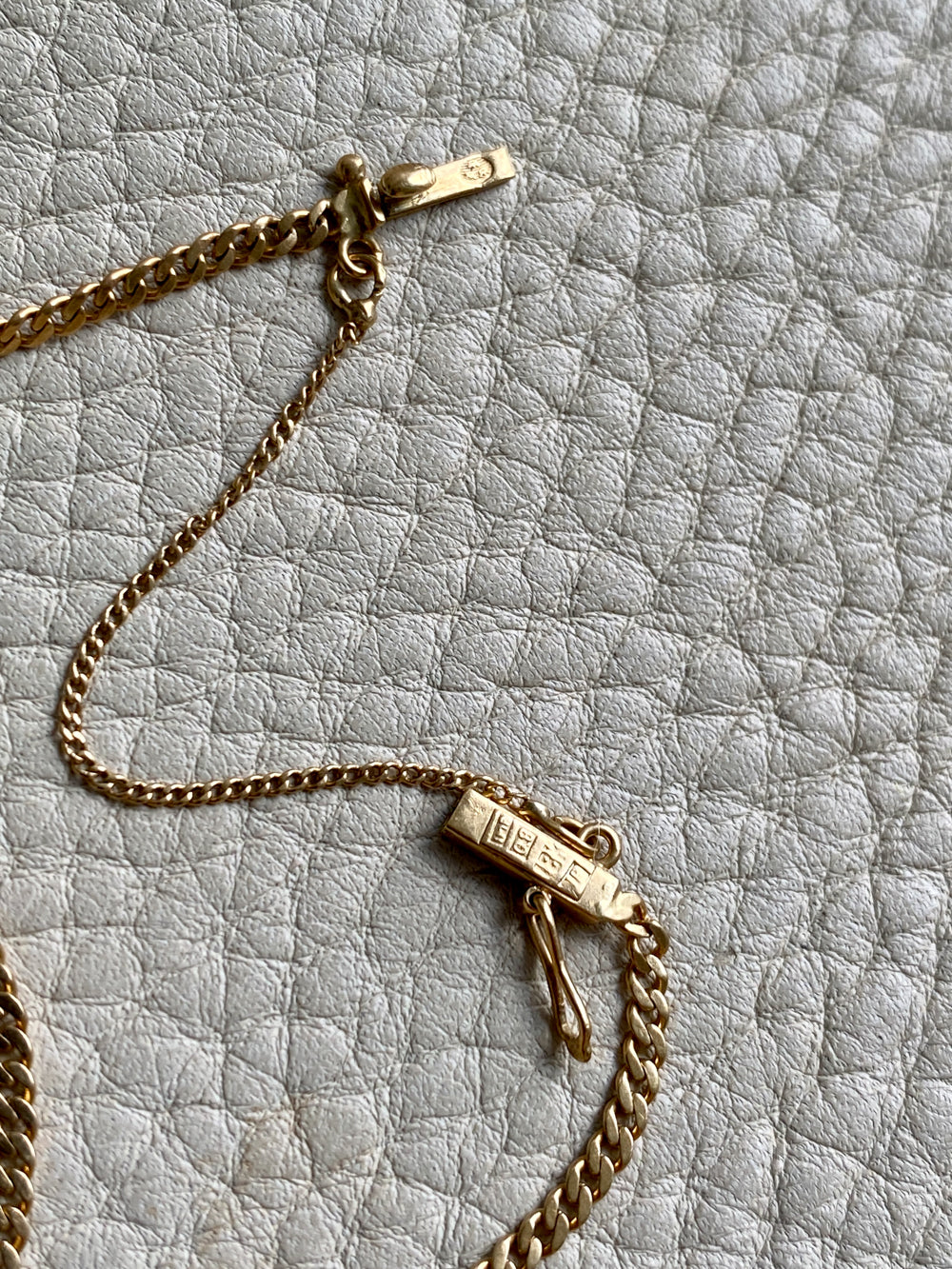 1942 Vintage 18k gold skinny curb bracelet -  7.5 inch length