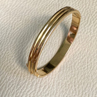 Made in 1952 - 18k gold hinged bangle with ridged hemispheres