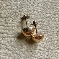 So GOOD!! - 18k gold vintage faceted dome earrings with flower form post caps