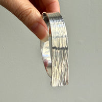 1992 Textured Vintage Bangle Bracelet in Sterling Silver – 6.75 Inch Inner Circumference