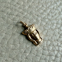 18k gold vintage charm or pendant - Crowned Figure Queen/King