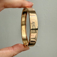 SUBLIME Midcentury Era Smooth Wide 18k gold Hinged Bangle - 7.25 inch interior circumference