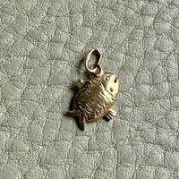 18k gold vintage charm or pendant - Fish, Pisces Fish