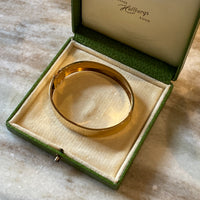 1962 Wide Hinged Bangle in 18k gold - Etched Curls Pattern - Stockholm, Sweden - 7 inch interior