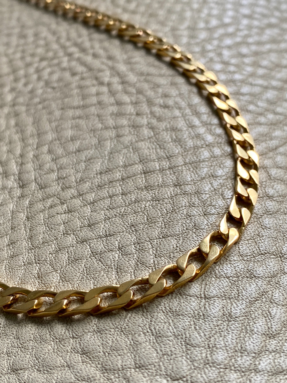DELICIOUS! Heavy square curb link necklace in solid 18k gold - 21