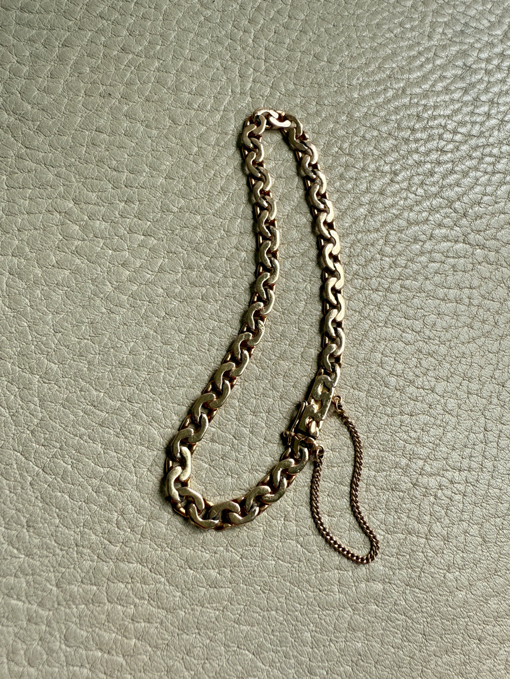 1931 Vintage Swedish Virola Link Bracelet in 18k gold - 7 inch length