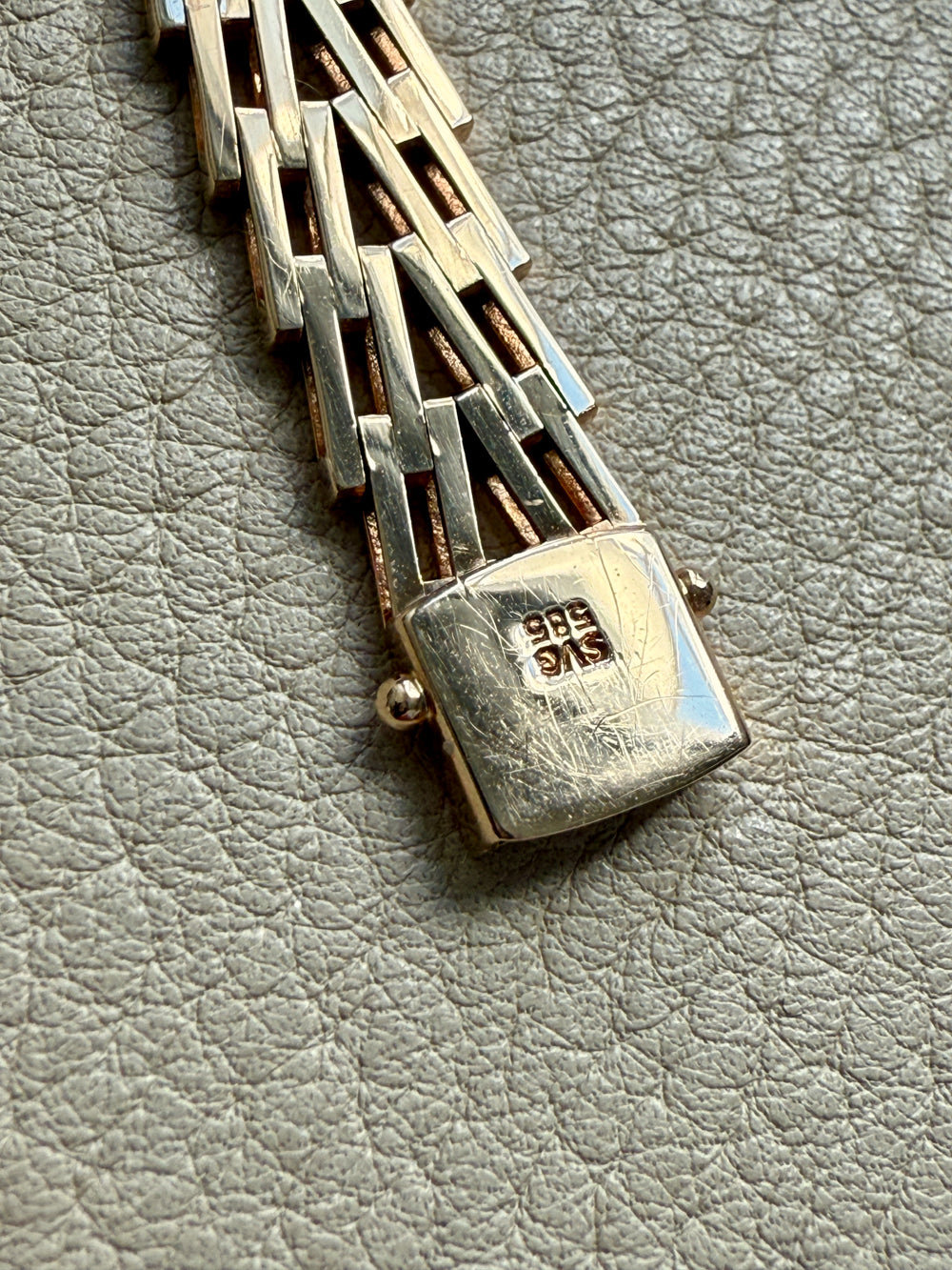 Vintage Scandinavian V Link Bracelet in 14k Gold Signed SV Glymerrs - 7.4 inch length
