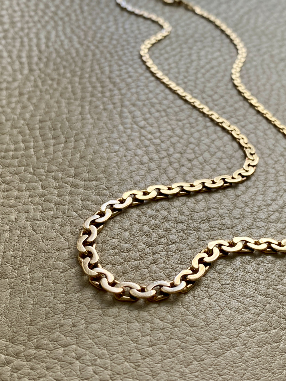 Early to Mid 20th Century era 18k gold Virola Link Necklace