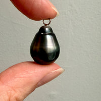 Large Tahitian Black Pearl Pendant on 18k white gold bail - 0.8 inch drop