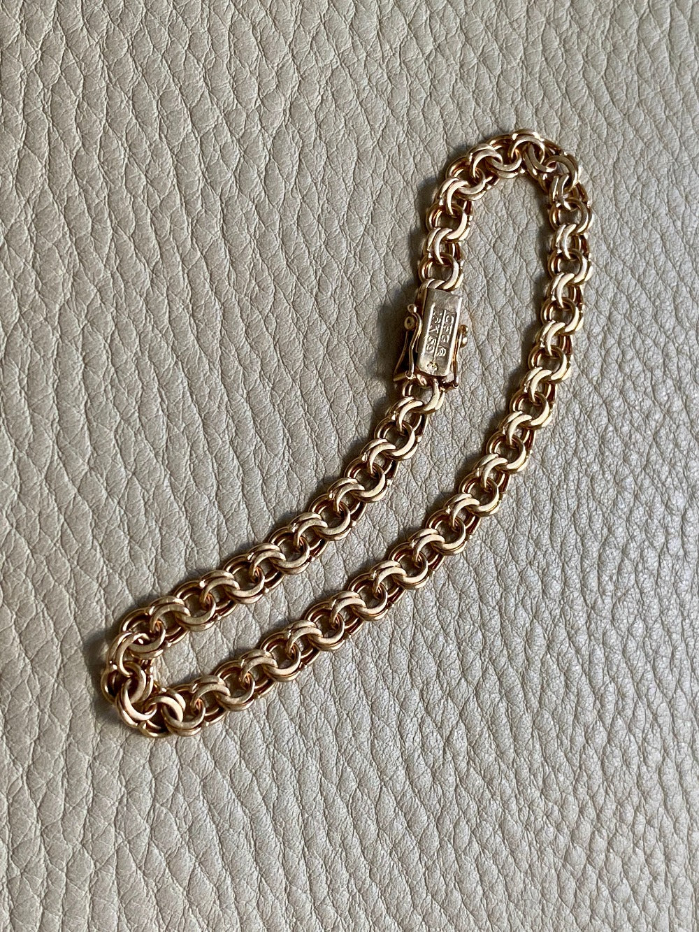 Vintage 1968 Double link solid 18k gold bracelet - 7.5 inch length
