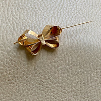 1946 Vintage Bow Shaped Brooch in 18k gold - Stockholm, Sweden by Stigbert