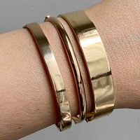 1962 Wide Hinged Bangle in 18k gold - Etched Curls Pattern - Stockholm, Sweden - 7 inch interior