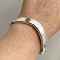 English vintage sterling silver wave form - hinged bangle - size 7