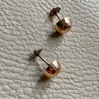 So GOOD!! - 18k gold vintage faceted dome earrings with flower form post caps