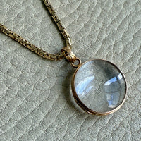 ‘Pool of Light’ Antique Locket in 18k Gold - Victorian era 1830-1854 - Signed pendant